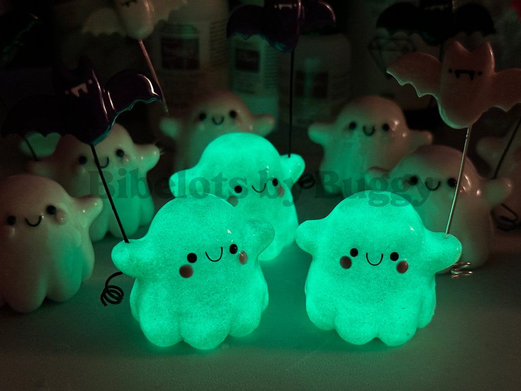 PREORDER | Ghostie with Bat Balloon Figurine