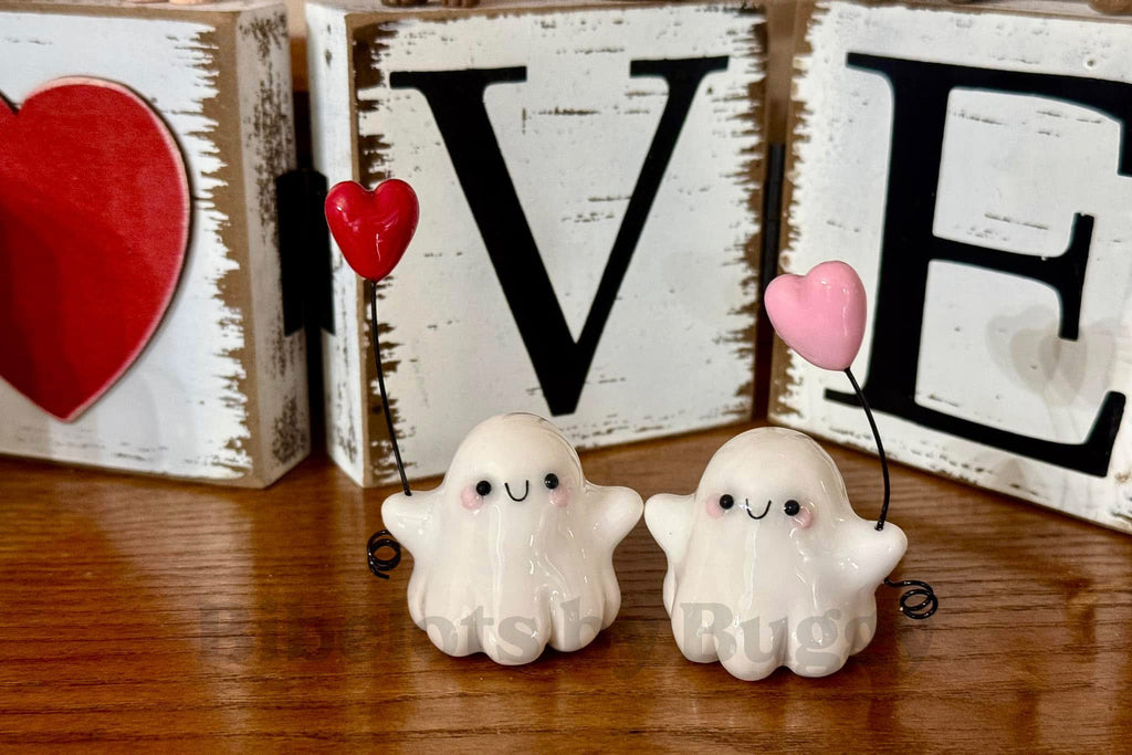 PREORDER | Loving Ghostie & Heart Balloon Figurine